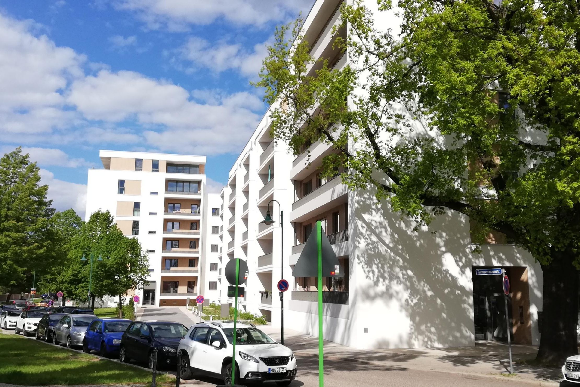 Hintergrundbild Angebot Attraktive Single-Wohnung mit Balkon an der Elbe! Ab März 2026