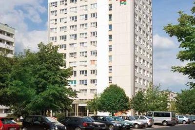 Hintergrundbild Angebot Nie wieder Streit ums Bad! Hier gibt es zwei!