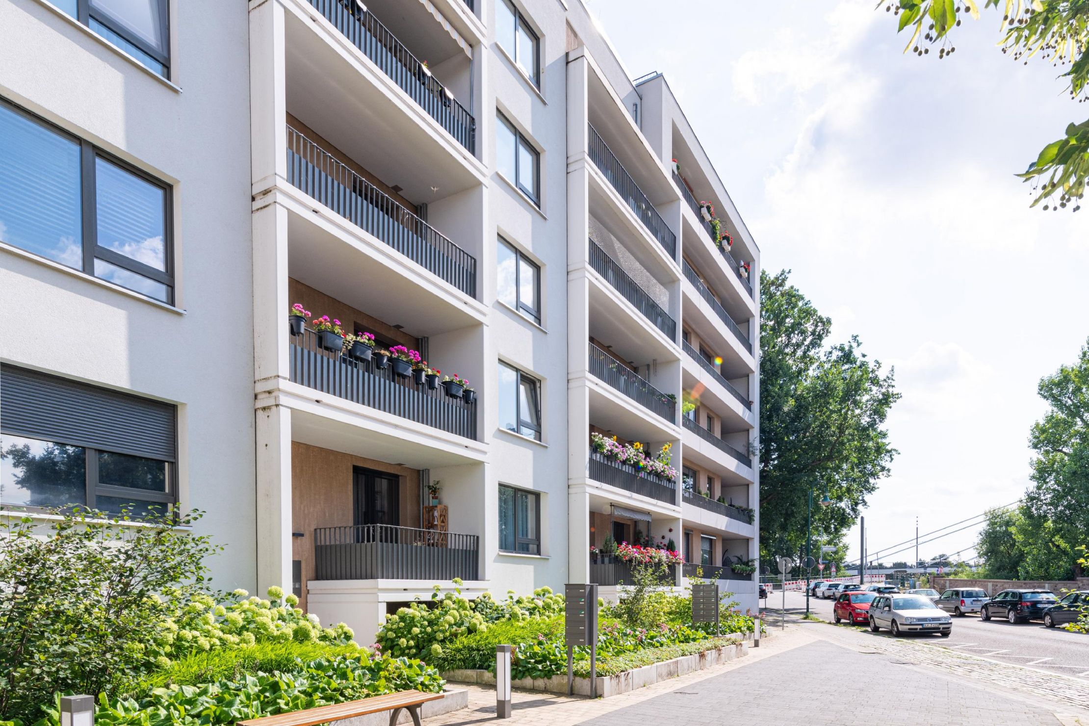 Hintergrundbild Angebot Attraktive Single-Wohnung mit Balkon an der Elbe! Ab März 2026