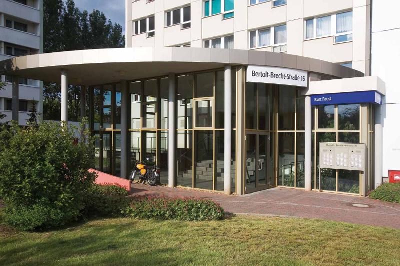 Hintergrundbild Angebot Nie wieder Streit ums Bad! Hier gibt es zwei!