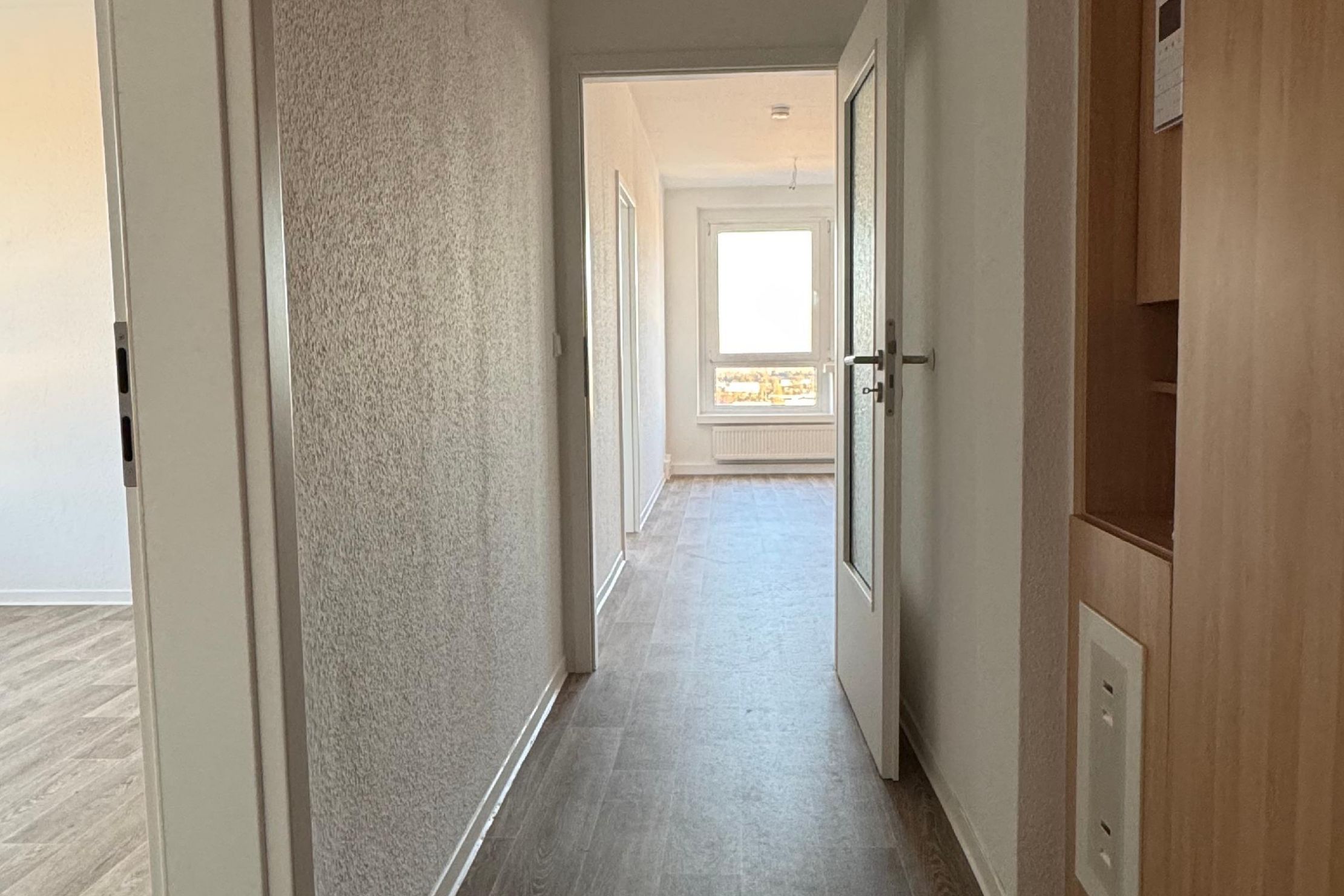 Hintergrundbild Angebot Nie wieder Streit ums Bad! Hier gibt es zwei!