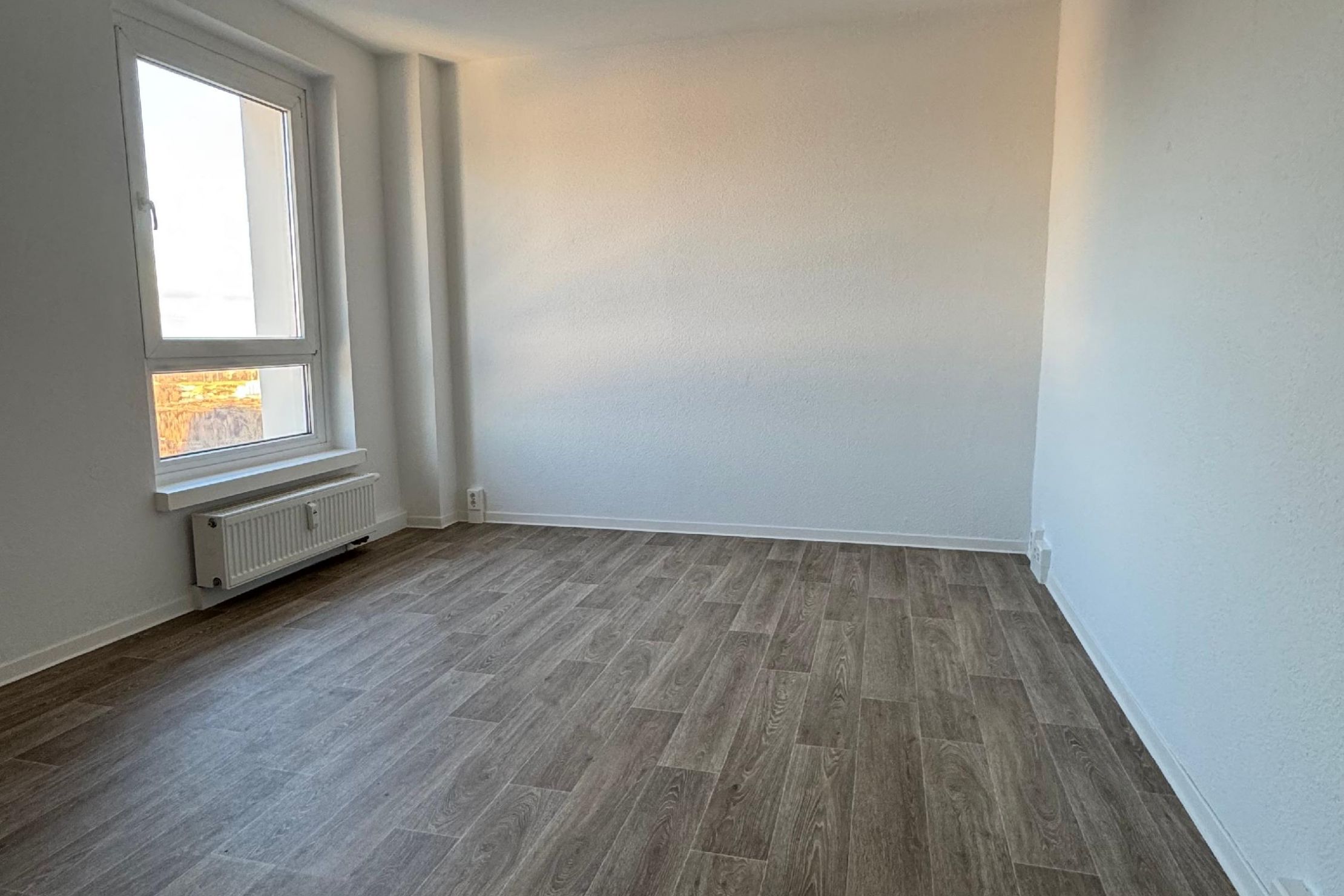 Hintergrundbild Angebot Nie wieder Streit ums Bad! Hier gibt es zwei!